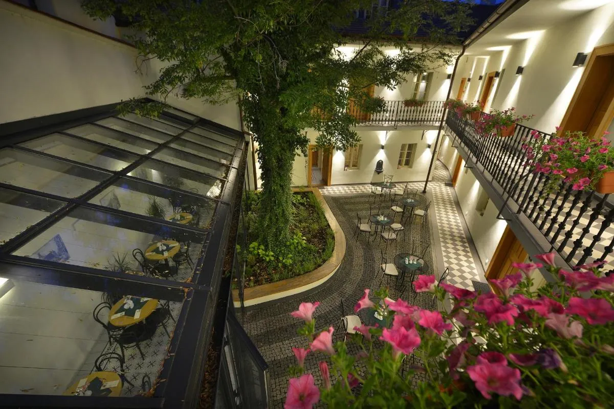 Image 6 of Hotel At the White Lily