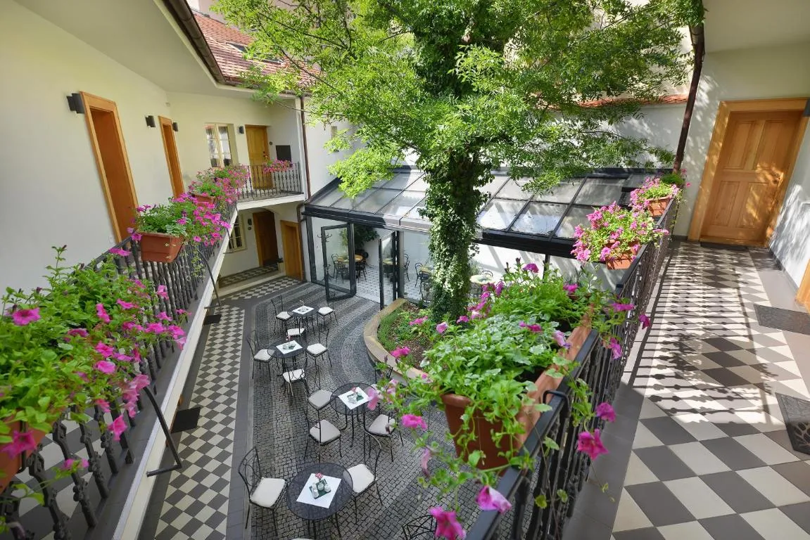 Image of Hotel At the White Lily