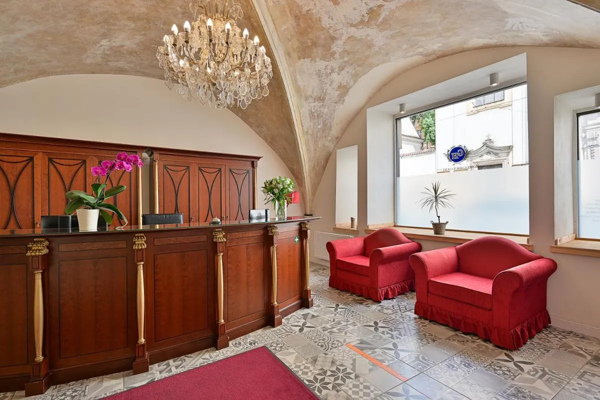 Image 3 of Hotel Garden Court