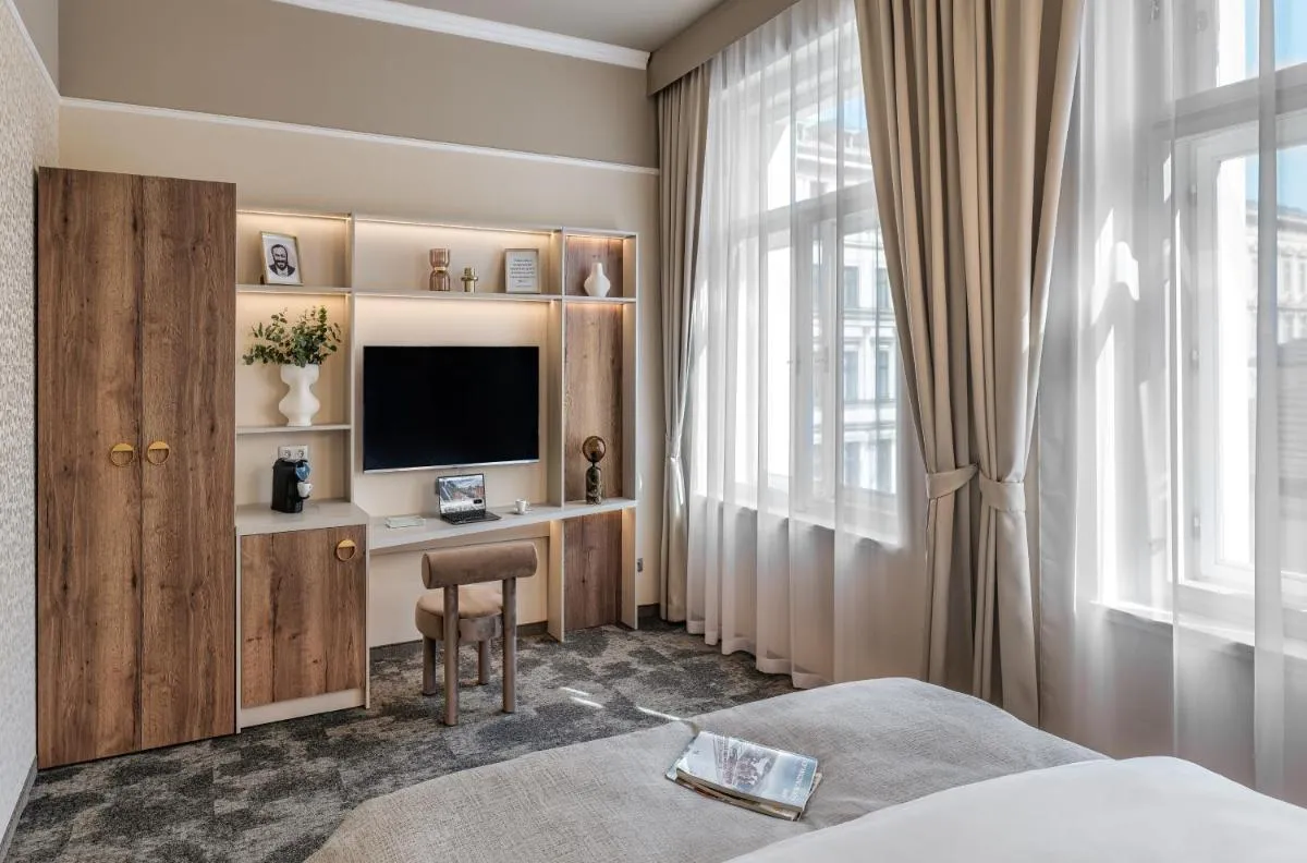 Image 2 of Hotel Maestro by Adrez