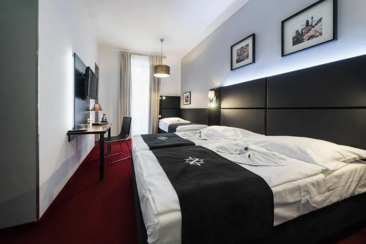 Image 3 of Hotel NOIR