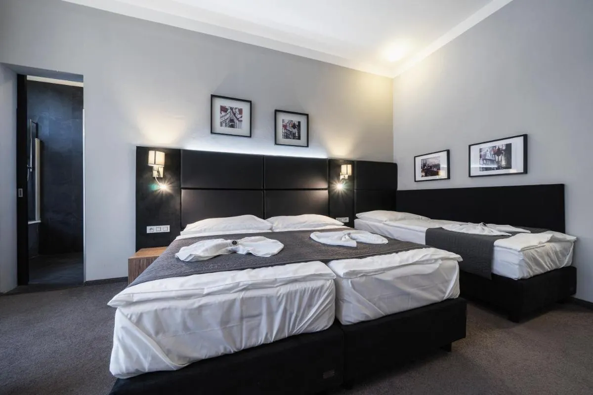 Image 4 of Hotel NOIR