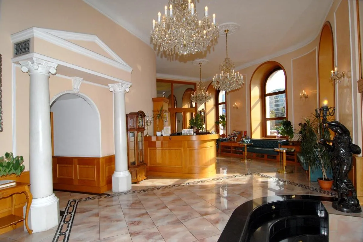 Image 3 of Hotel Opera