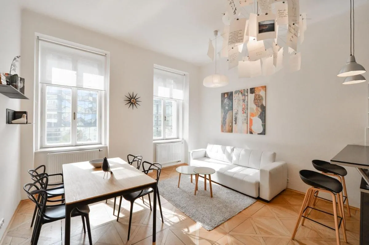 Image 2 of Kafka’s Head Apartment