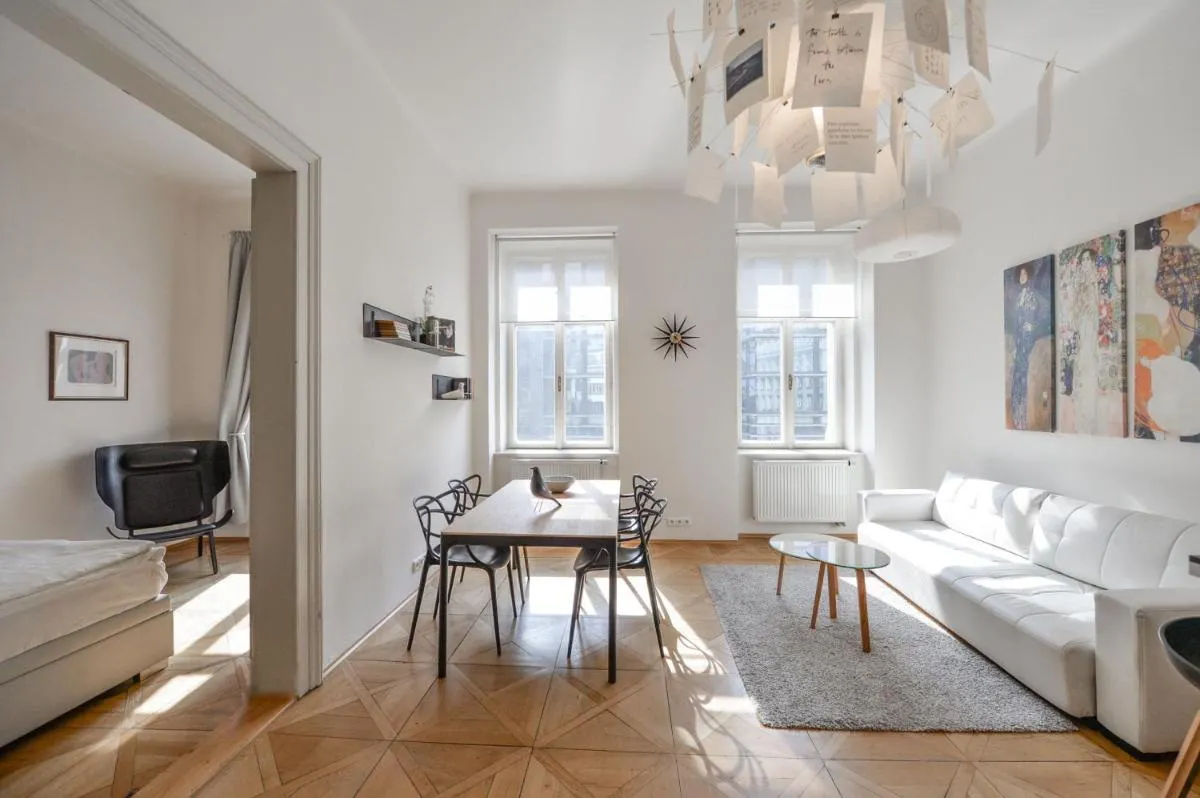 Image 4 of Kafka’s Head Apartment