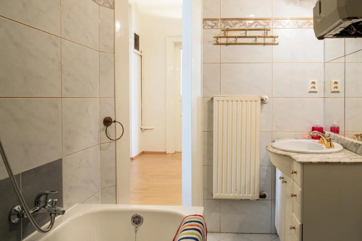 Image 2 of Large 3 BDR APT in the heart of Prague