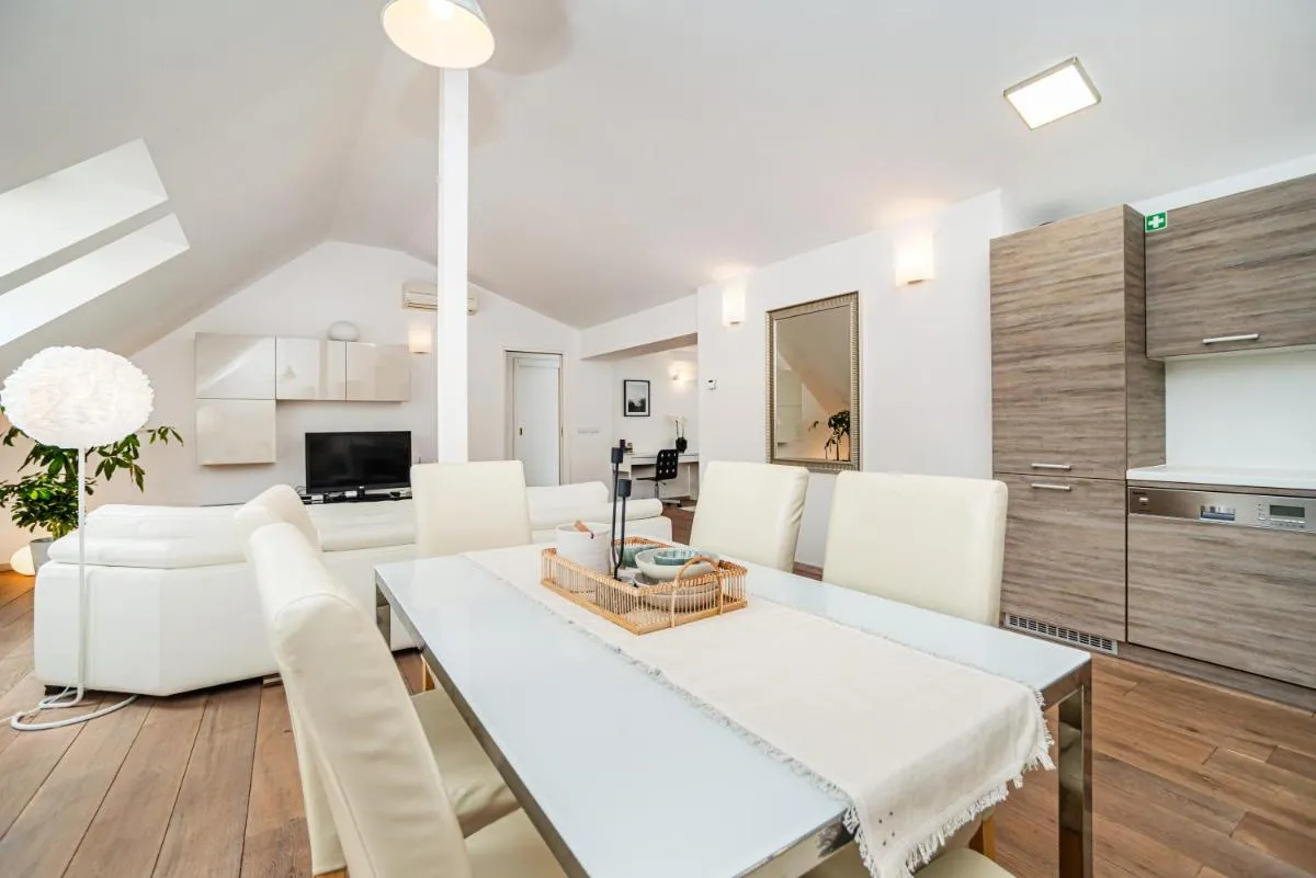 Image 4 of Large and stylish apartment in Prague