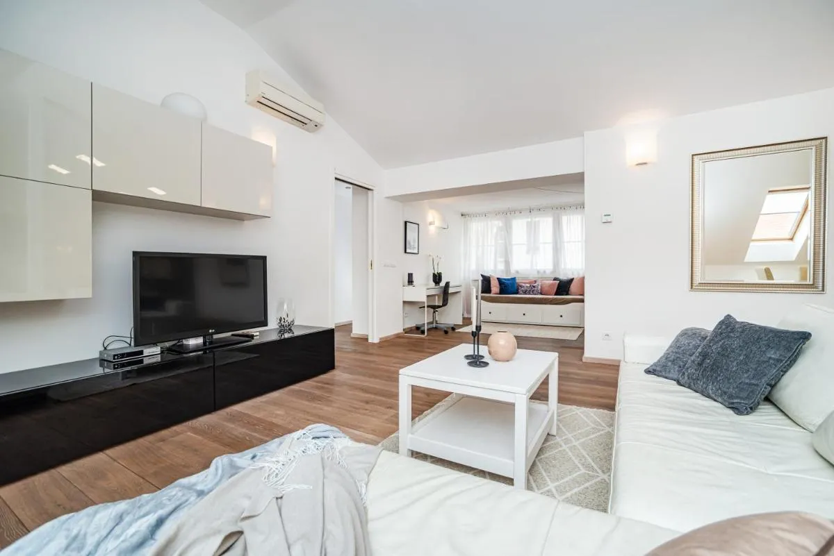 Image 3 of Large and stylish apartment in Prague