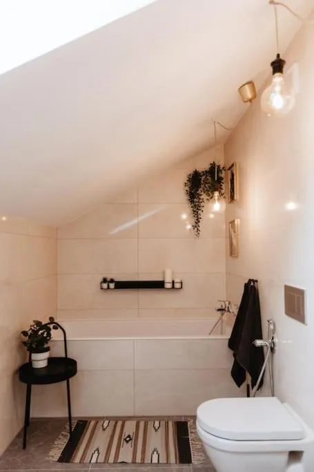 Image 3 of Loft apartment with balcony in centre