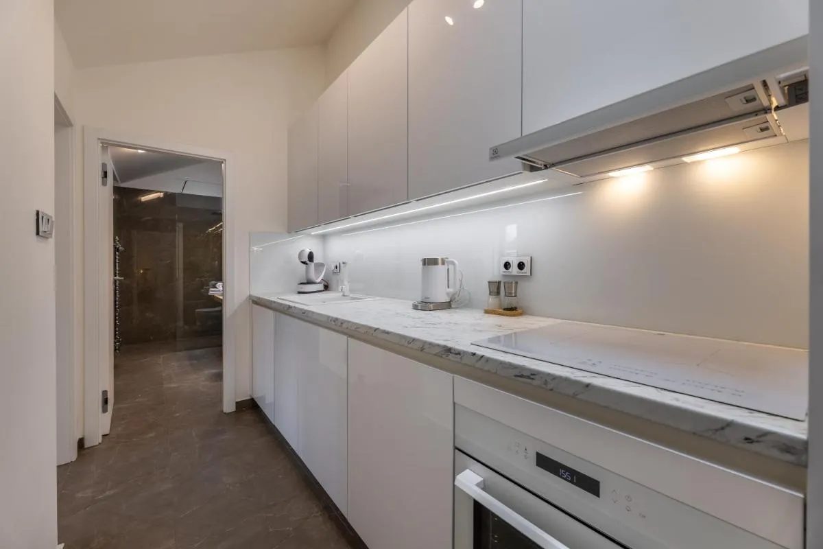 Image 3 of Luxurious, charming studio perfect for couples