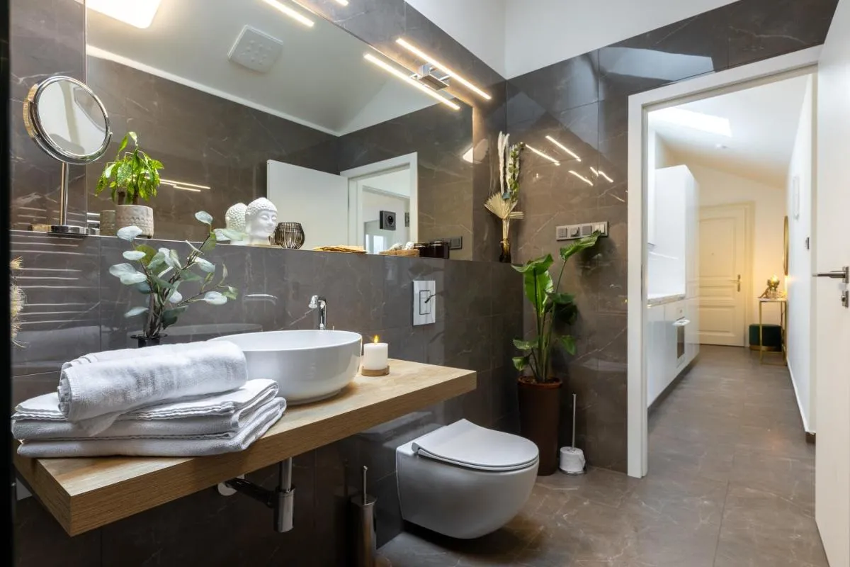 Image 2 of Luxurious, charming studio perfect for couples