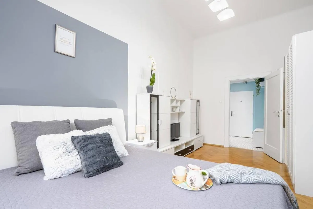 Image 5 of Luxury 3KK Apt w/2KINGBeds 65”TV,Next Wenceslas Sq