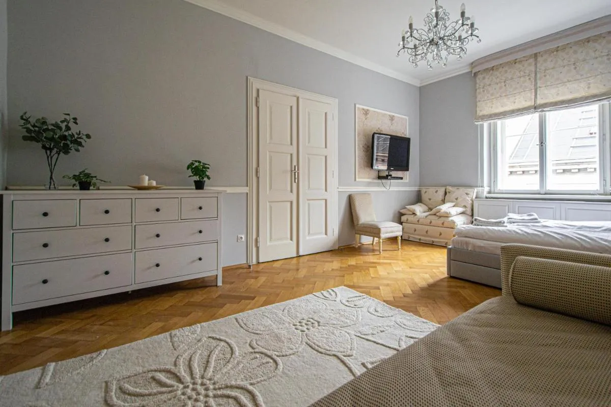 Image 4 of Luxury Central 150m2 Apartment on Wencelas Square with Private Garage