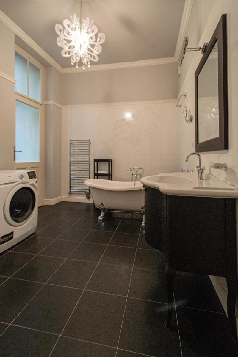 Image 3 of Luxury Central 150m2 Apartment on Wencelas Square with Private Garage