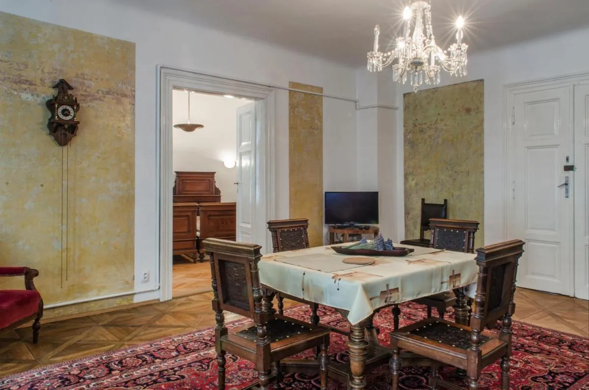 Image 4 of Luxury old Town Apartment