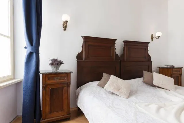 Image 6 of Luxury old Town Apartment
