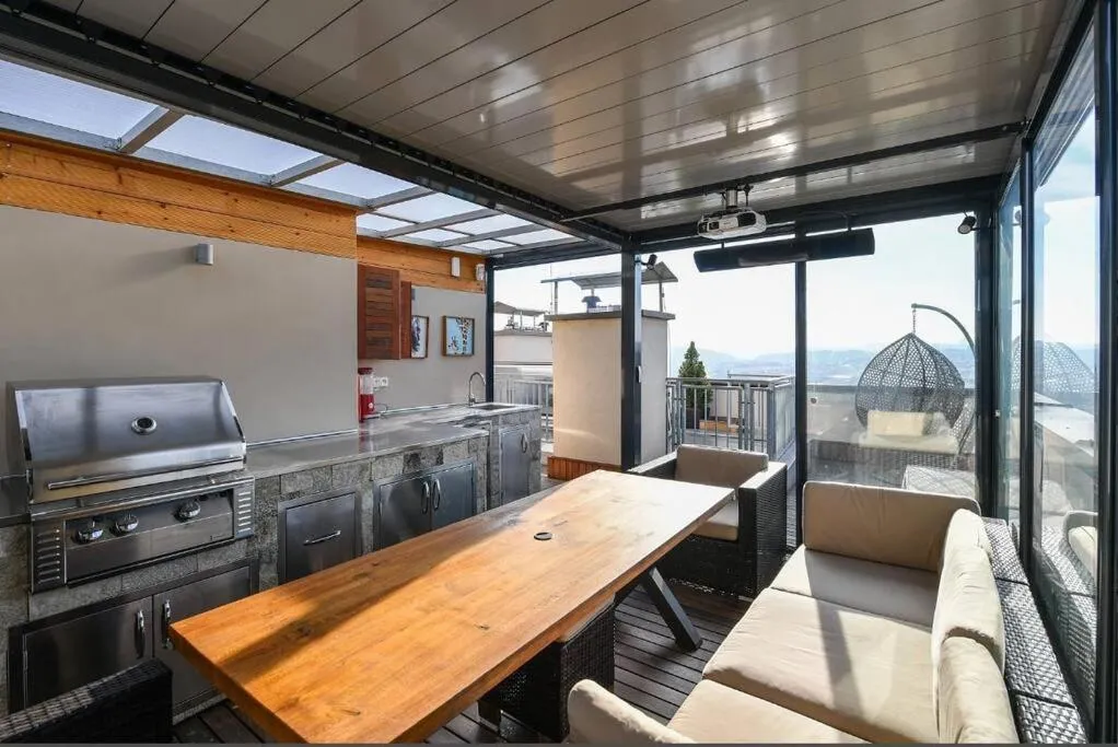 Image 3 of Luxury rooftop appartment with fantastic views