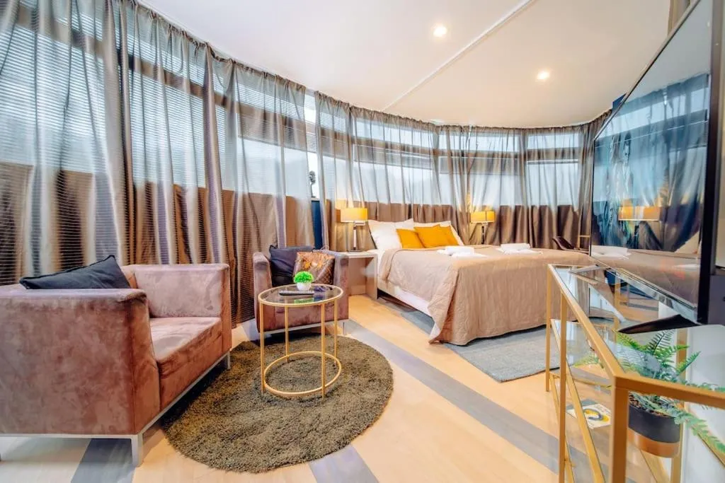 Image 1 of Miami Lovely romantic Garden apartment with whirlpool
