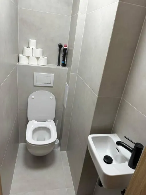 Image 5 of NEW Modern Large Apartment in New Town 3BDR