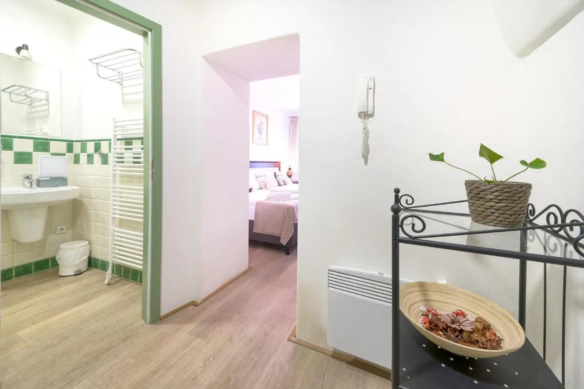 Image 2 of Nobles Apartments