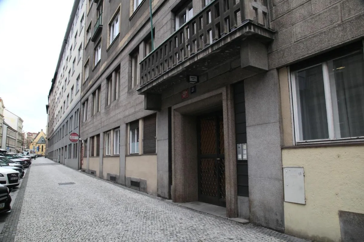 Image 5 of Old Town studio
