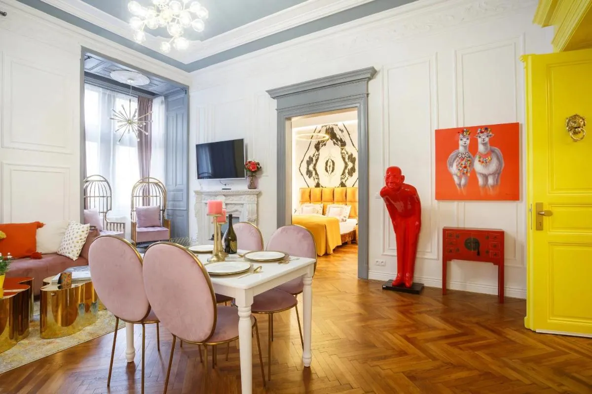 Image 1 of Palace Apartment by Main Station – President