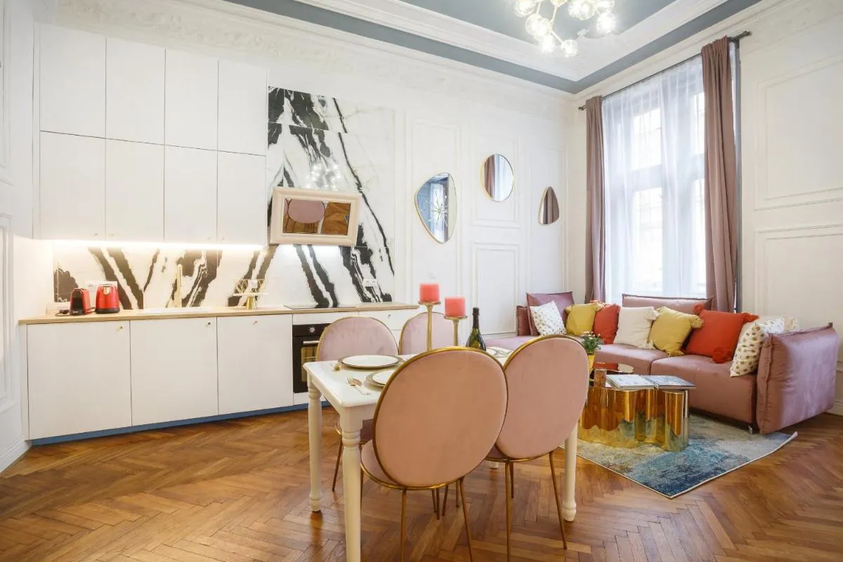 Image 6 of Palace Apartment by Main Station – President