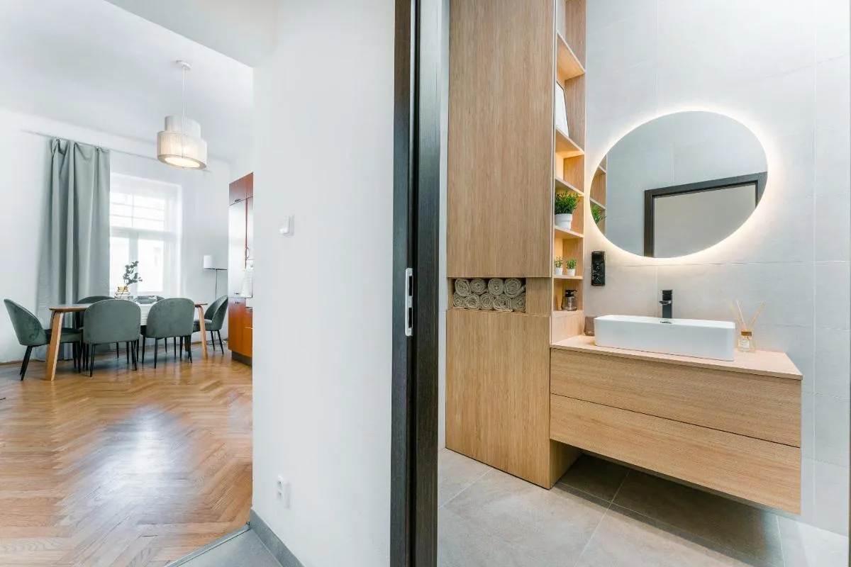 Image 6 of Parking, Spacious APT near city centre