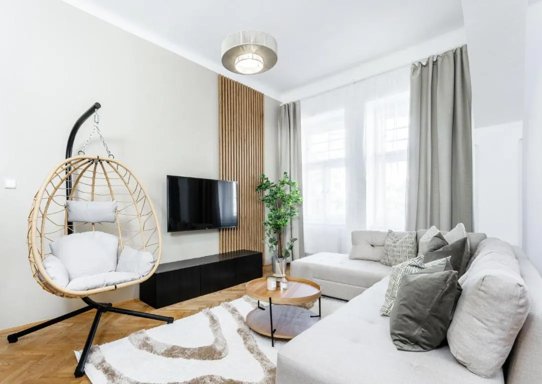 Image of Parking, Spacious APT near city centre