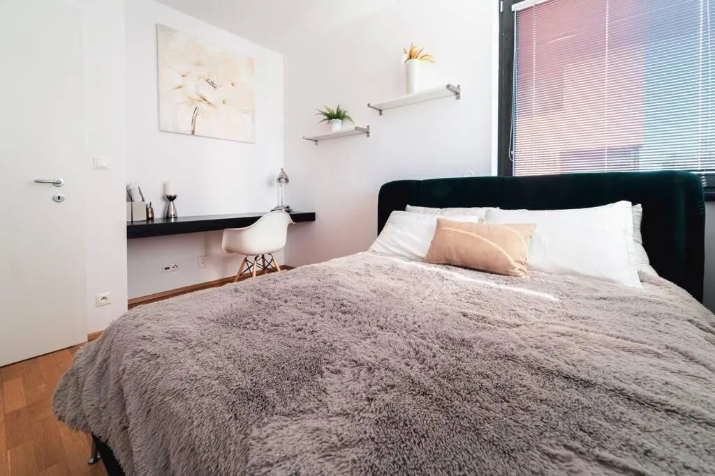 Image 5 of Prague Marina River View Apartment Close To City Centre FREE PARKING