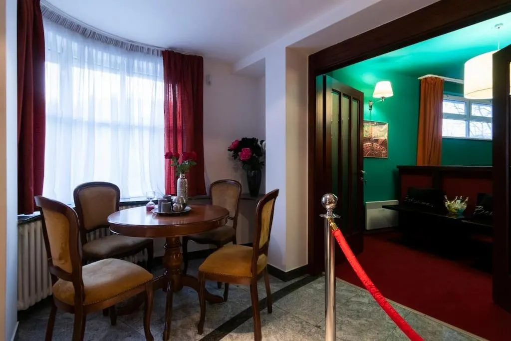 Image 2 of Private Hostel Casino Royal