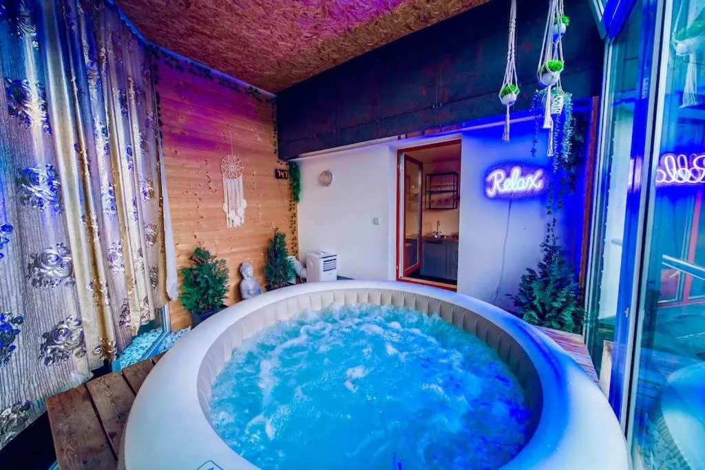 Image of Romantic 4BD – Rooftop – Whirlpool