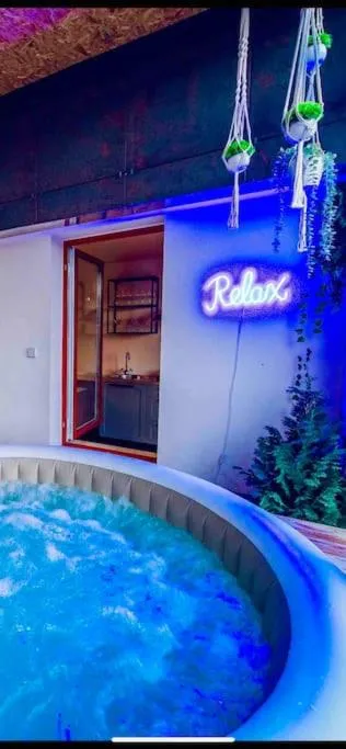 Image 4 of Romantic 4BD – Rooftop – Whirlpool