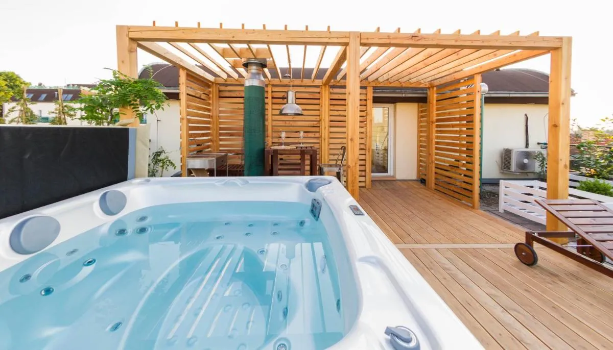 Image of Romantic studio with jacuzzi