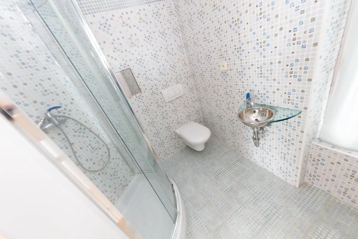 Image 2 of Romantic studio with jacuzzi