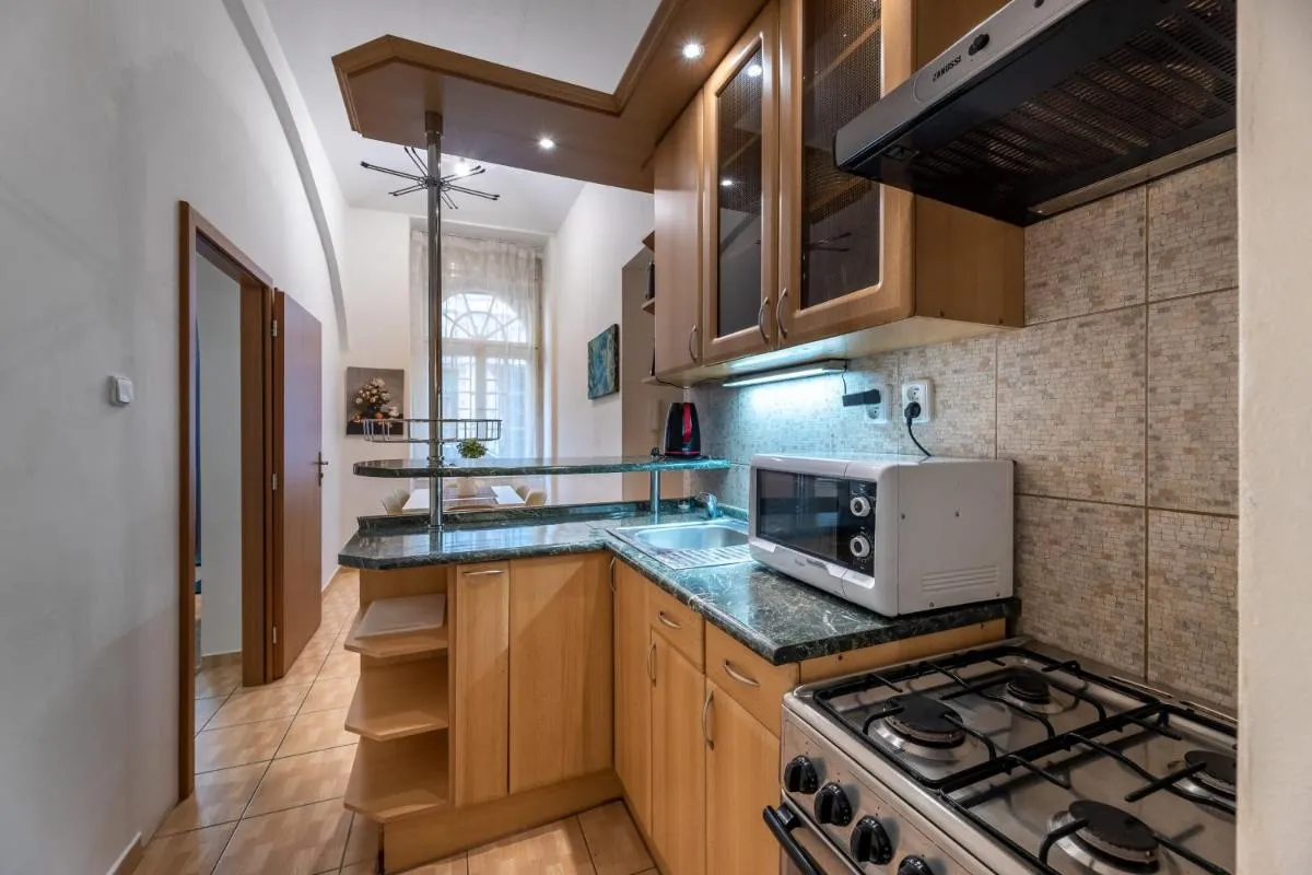 Image 3 of Spacious 3 bedroom apartment in the Heart of Prague