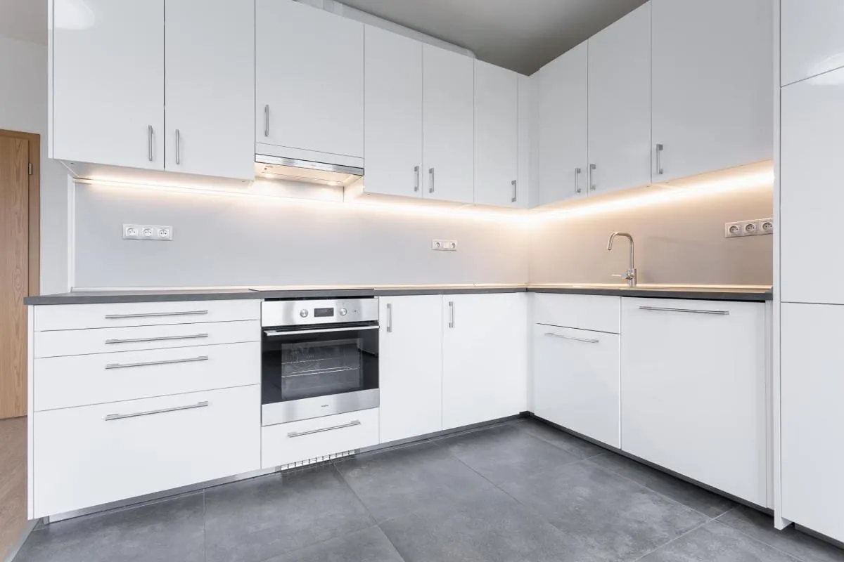 Image 3 of Spacious 96m2 Designer Apartment
