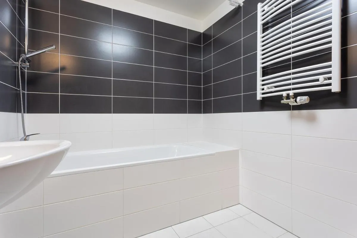 Image 2 of Spacious 96m2 Designer Apartment