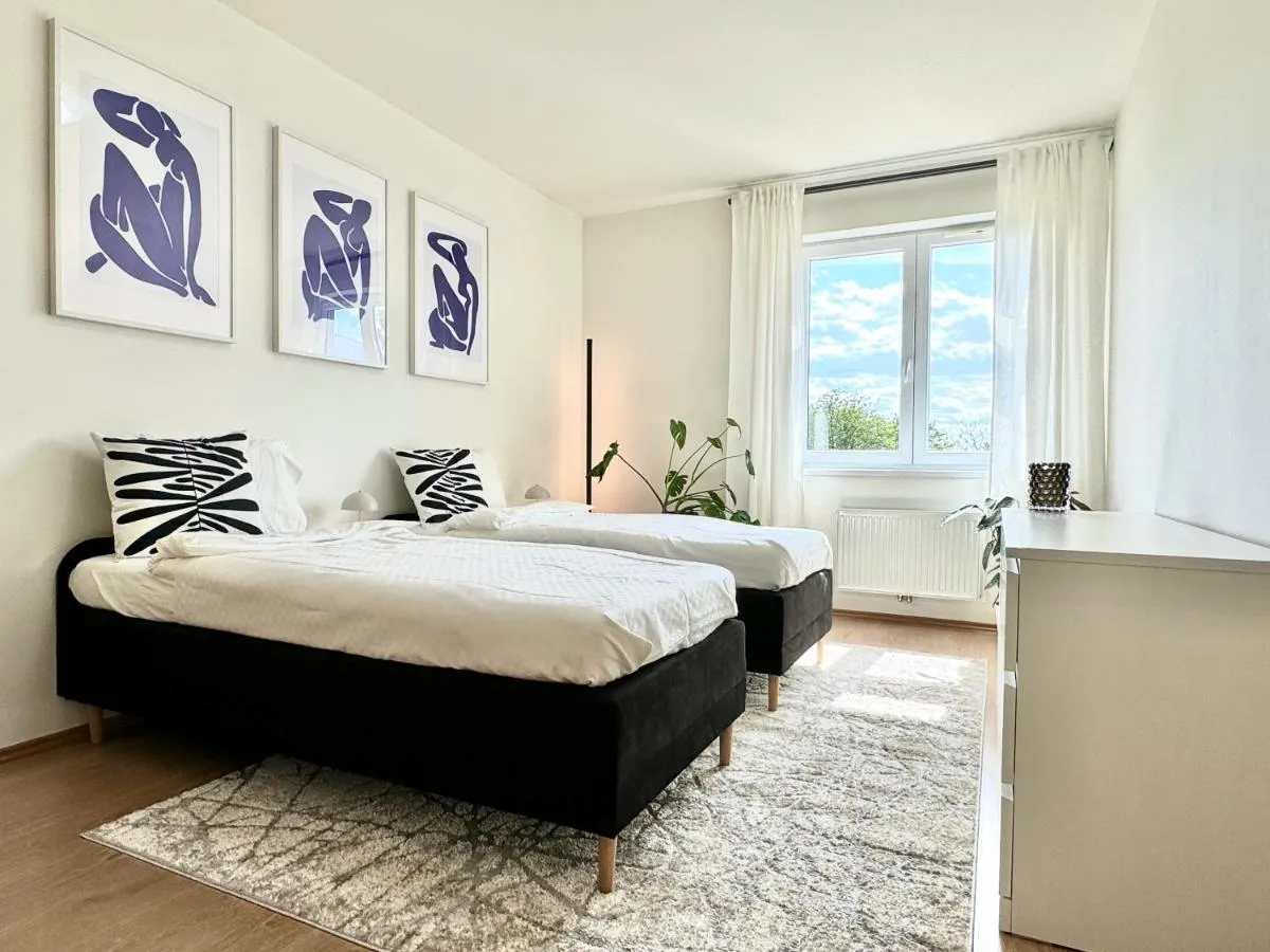 Image 1 of Spacious 96m2 Designer Apartment