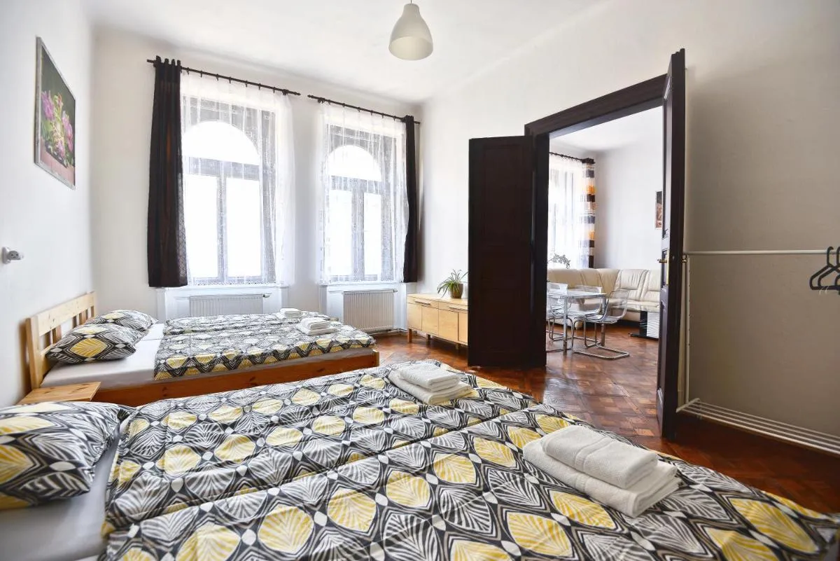 Image 2 of Spacious cozy apartments in centre