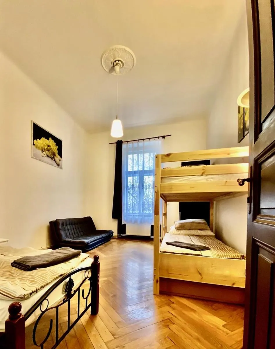 Image 4 of Spacious cozy apartments in centre