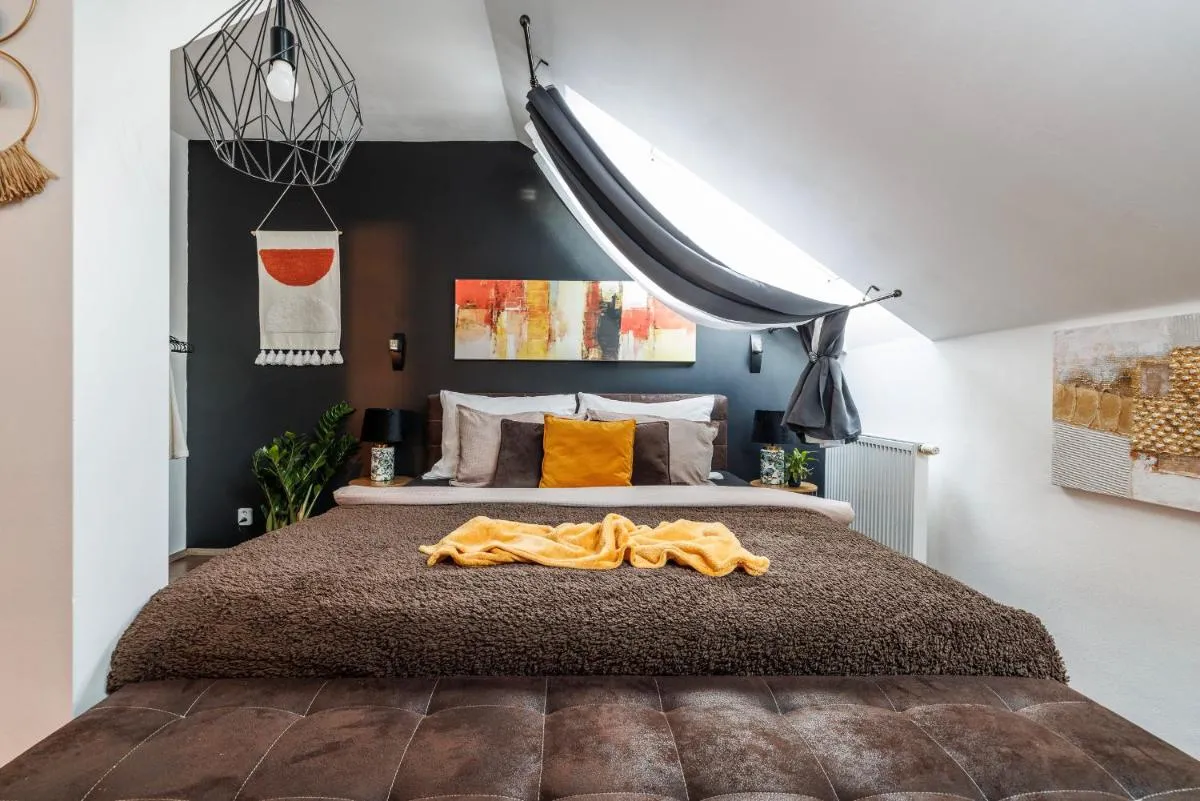 Image 3 of Spacious flat & parking possibility, 3 stops to Wenceslav square