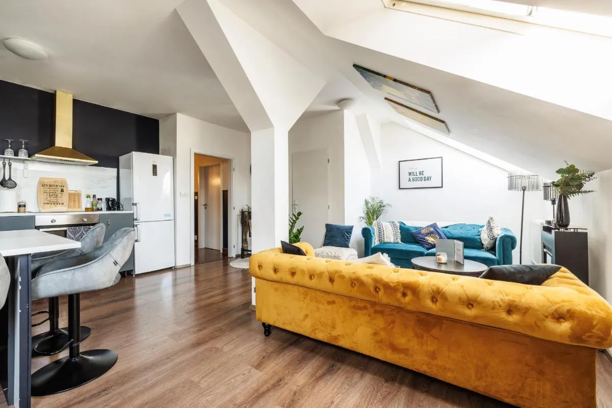 Image 4 of Spacious flat & parking possibility, 3 stops to Wenceslav square