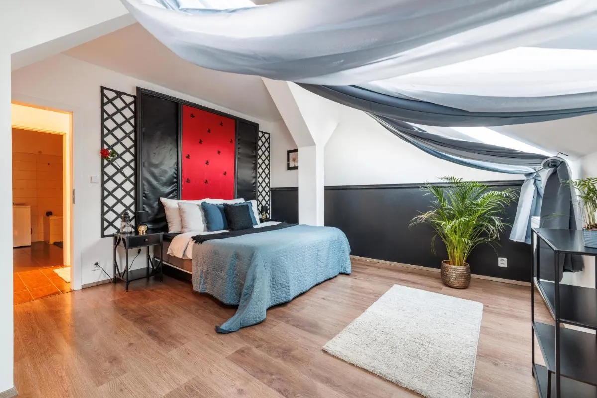Image 1 of Spacious flat & parking possibility, 3 stops to Wenceslav square