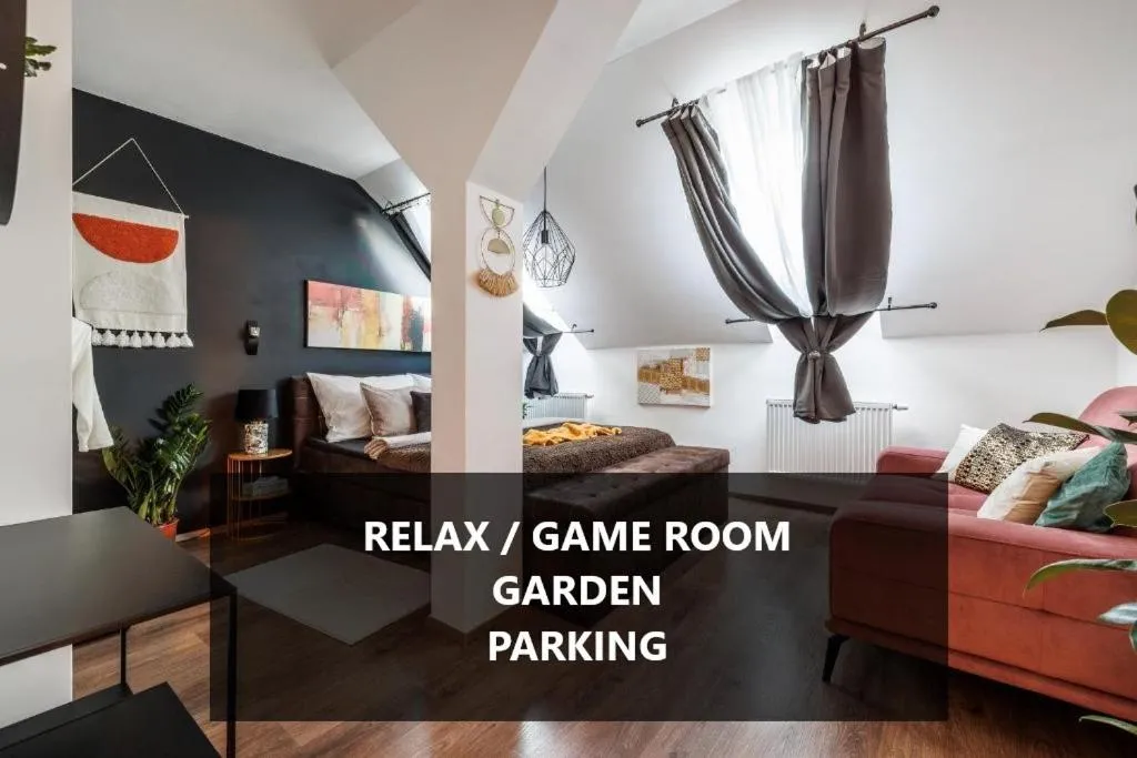 Image of Spacious flat & parking possibility, 3 stops to Wenceslav square