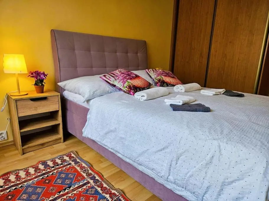Image 1 of Sunny & Spacious, 10mins to Centre, Free parking, Quiet location, New Furniture, Balcony