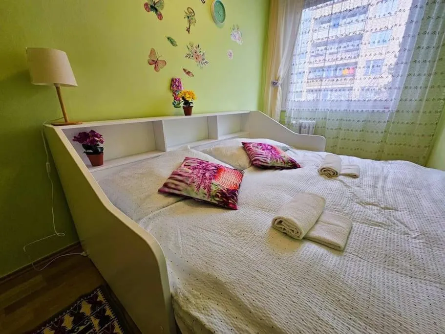 Image 4 of Sunny & Spacious, 10mins to Centre, Free parking, Quiet location, New Furniture, Balcony