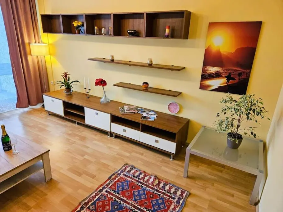 Image of Sunny & Spacious, 10mins to Centre, Free parking, Quiet location, New Furniture, Balcony