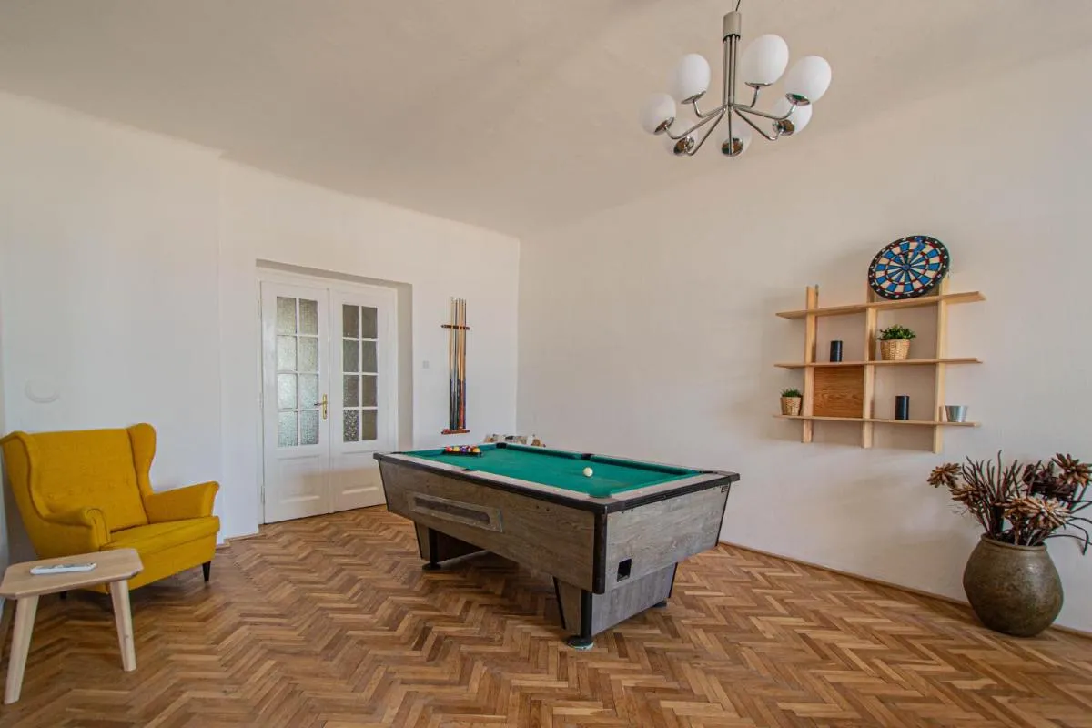 Image 4 of Super Central Billiard and Darts Big Apartment