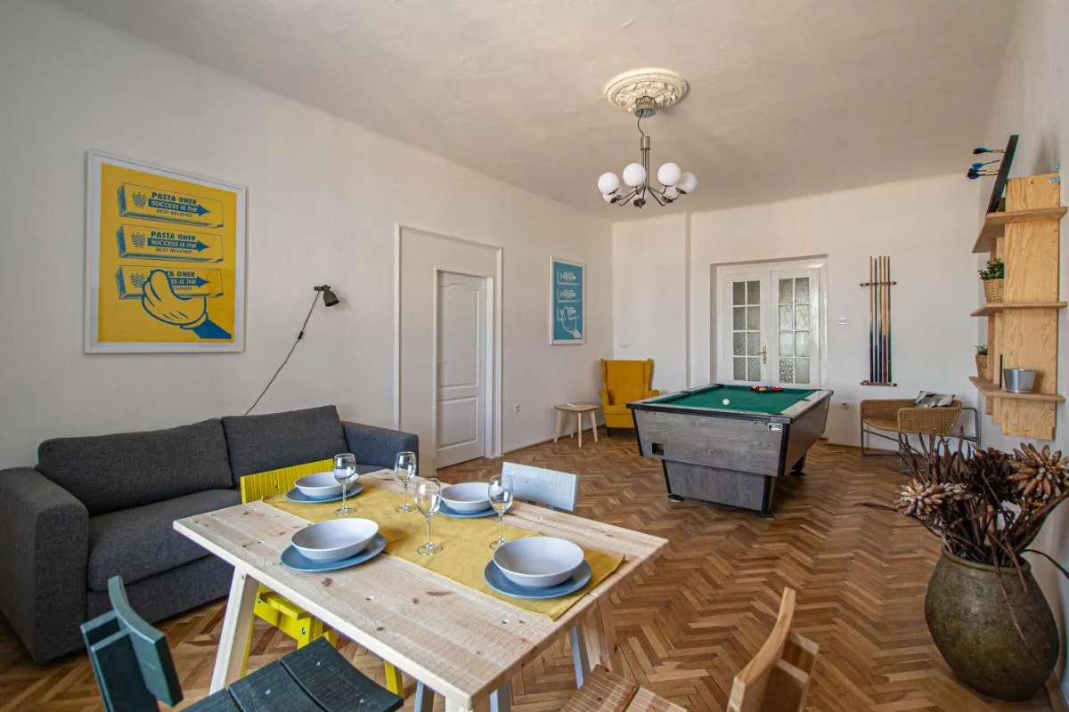 Image 2 of Super Central Billiard and Darts Big Apartment